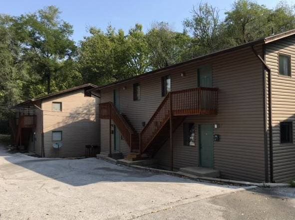 Total of 14 units - small complex - 1626 UNIVERSITY