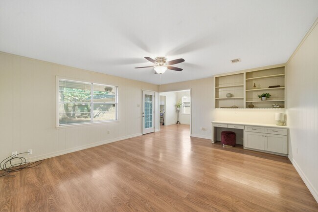 Building Photo - 2015 Greengrass Ct