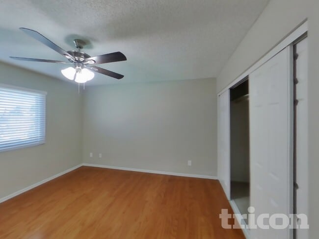 Building Photo - 9833 N 47th Dr