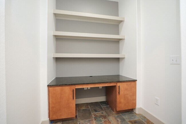 Building Photo - 1901 Post Oak Blvd