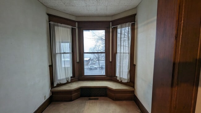 Building Photo - 707 Brady-707
