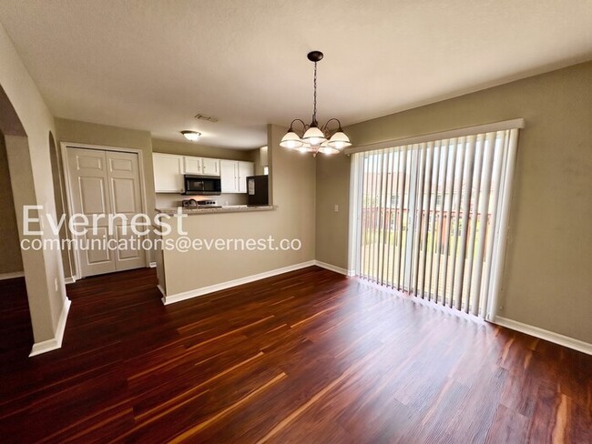 Building Photo - Limited Time Special Offer / 3 Bed/2 Bath Home with Garage / Pet-Friendly / Vouchers Accepted / A...