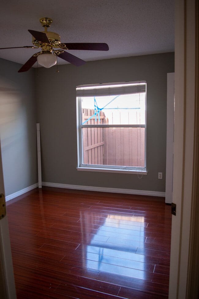 Building Photo - 4119 Forest Island Dr