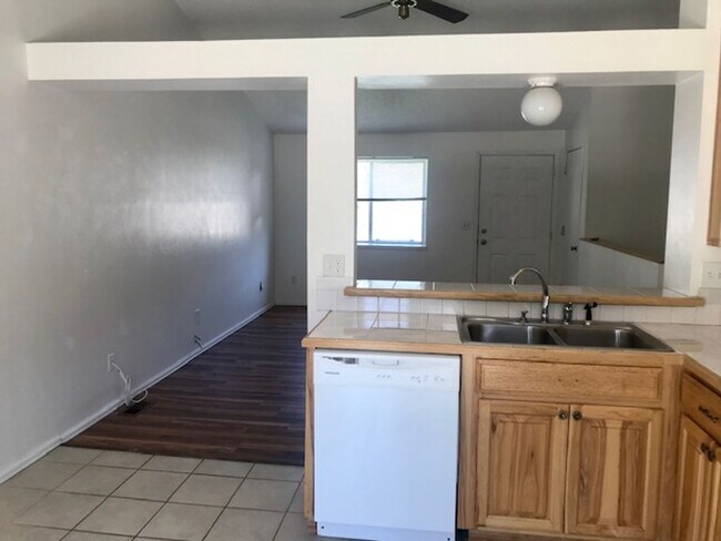 Foto del edificio - Start a Lease by 4/17 and get $250 off 1st Month!