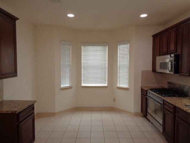 Building Photo - 10332 Stone Gate Dr