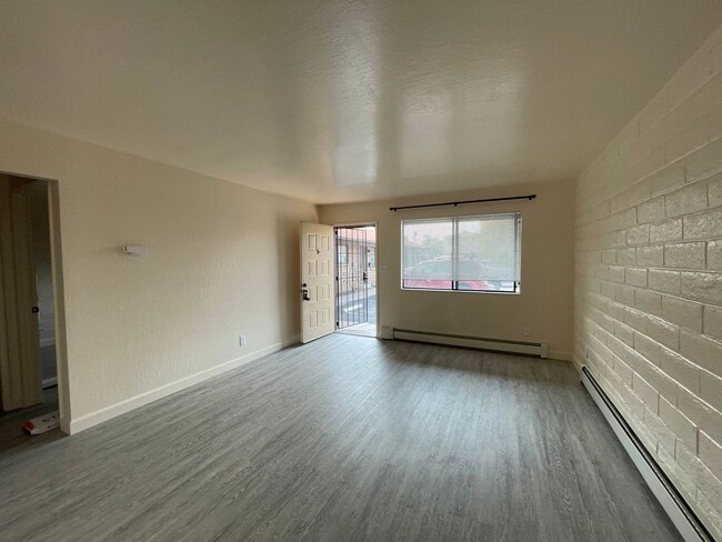 Building Photo - 1560 G St