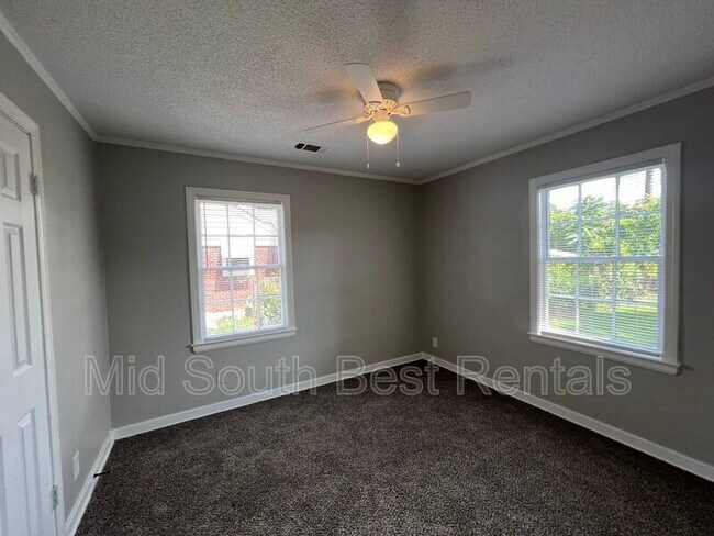 Foto del edificio - 3173 Jade Ln