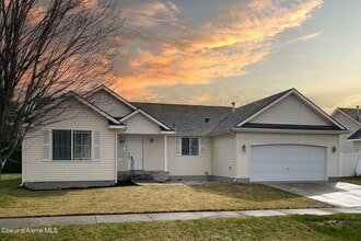 Building Photo - 8220 N Ainsworth Dr