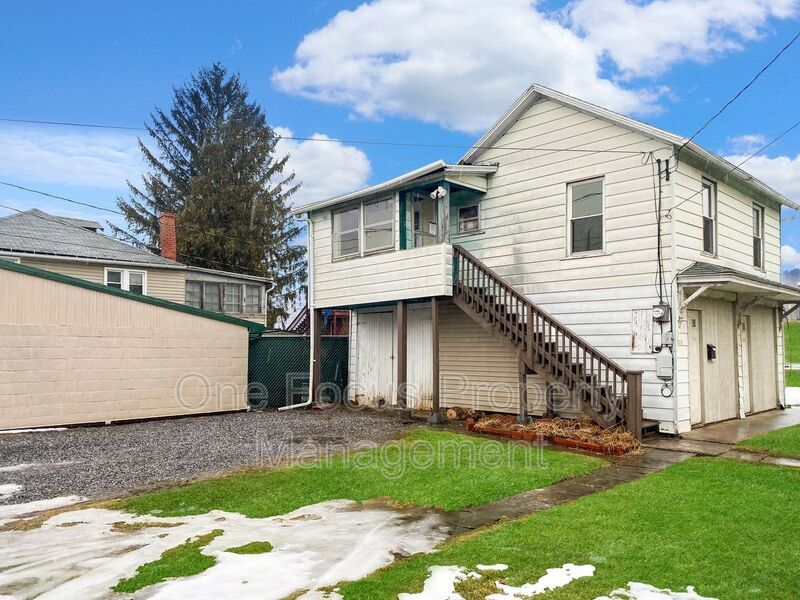 Primary Photo - 321 N Hanna St
