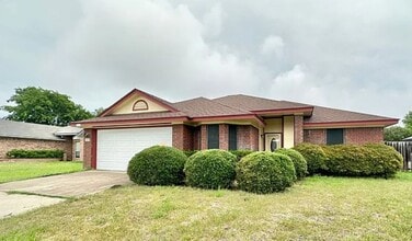Building Photo - 3805 Sawtooth Dr