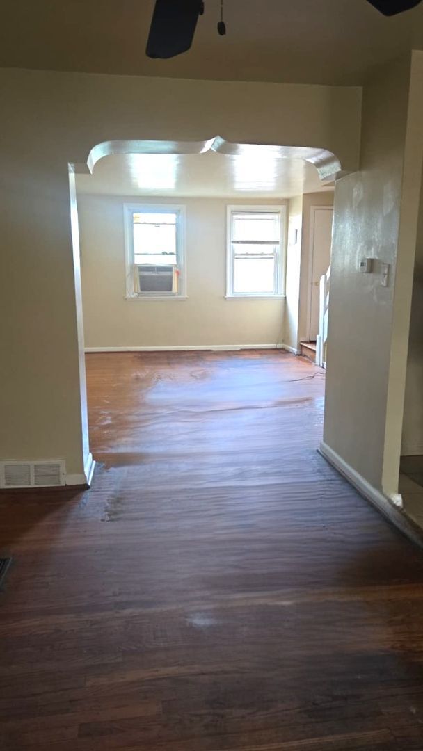 Foto del edificio - Spacious 4-Bedroom Home in Olney with Parking! Available NOW!