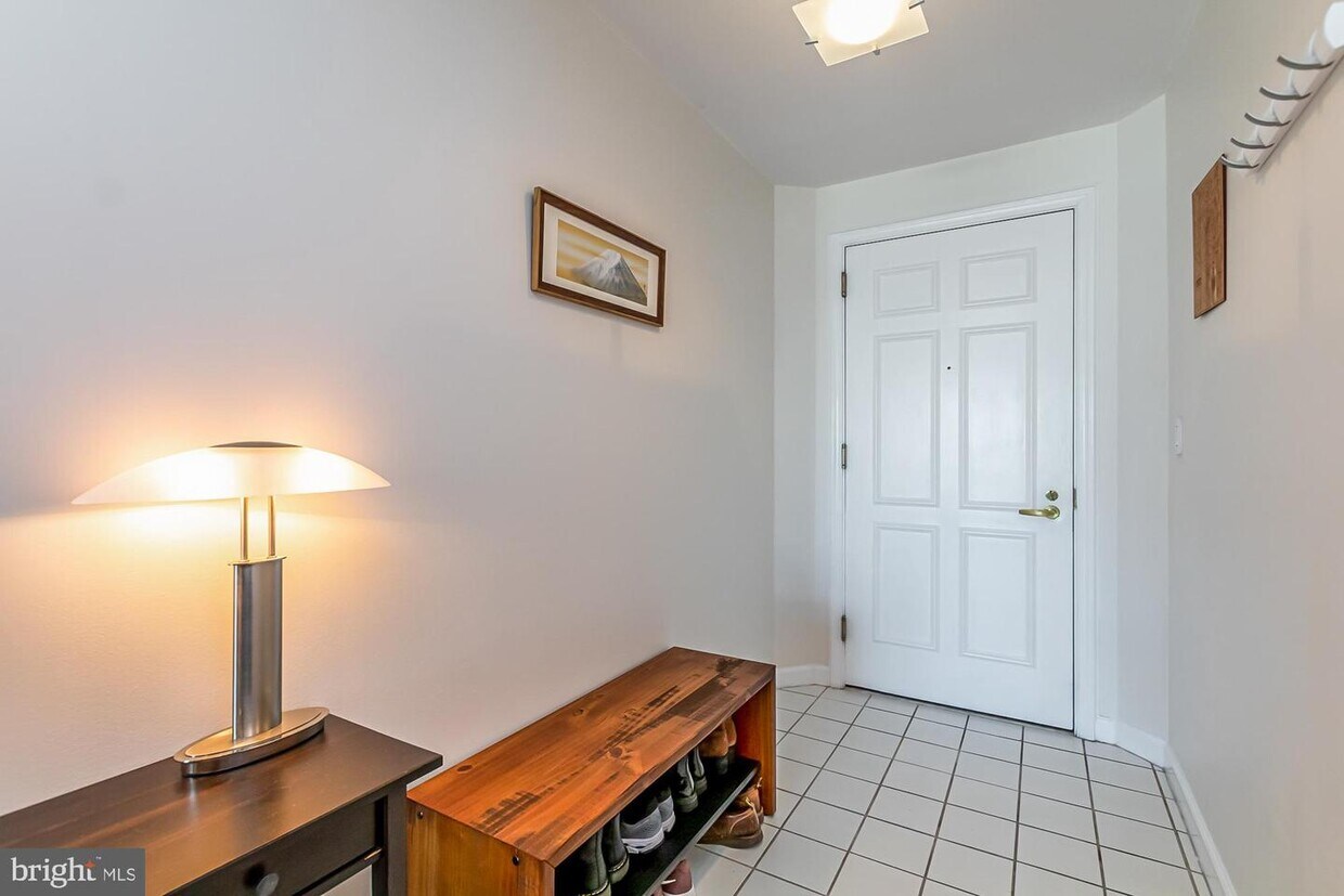 Primary Photo - 100 Harborview Dr