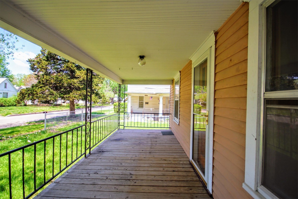Building Photo - 518 NE Grattan St