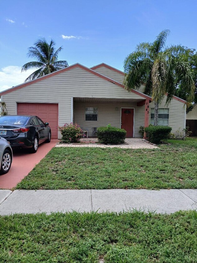 Foto principal - 7943 Bishopwood Rd