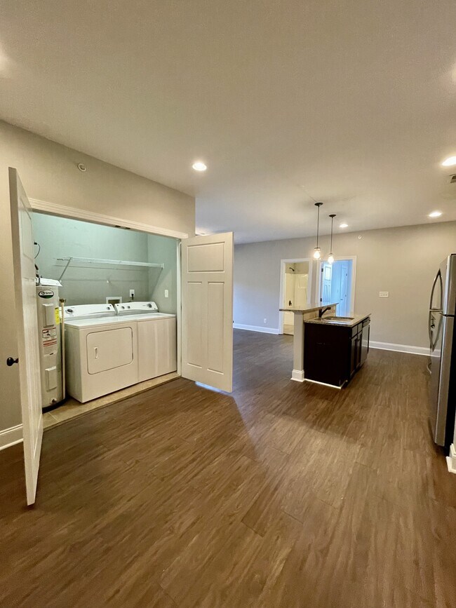 Foto del edificio - 100 Portico Street