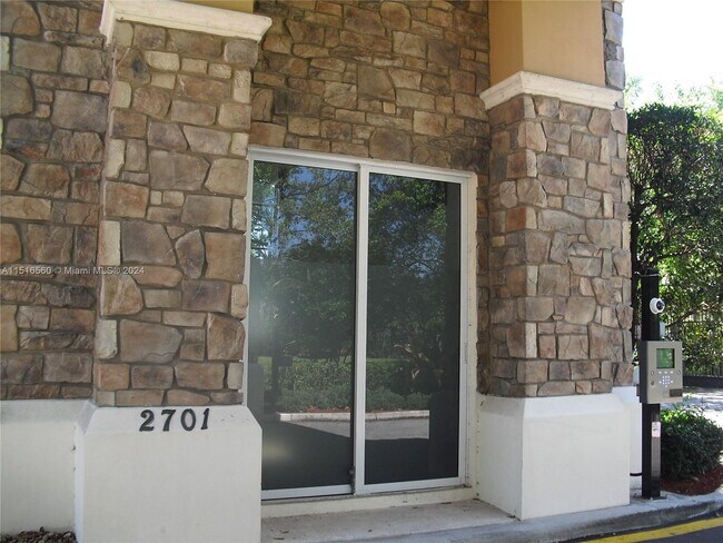 Building Photo - 2750 Jockey Cir