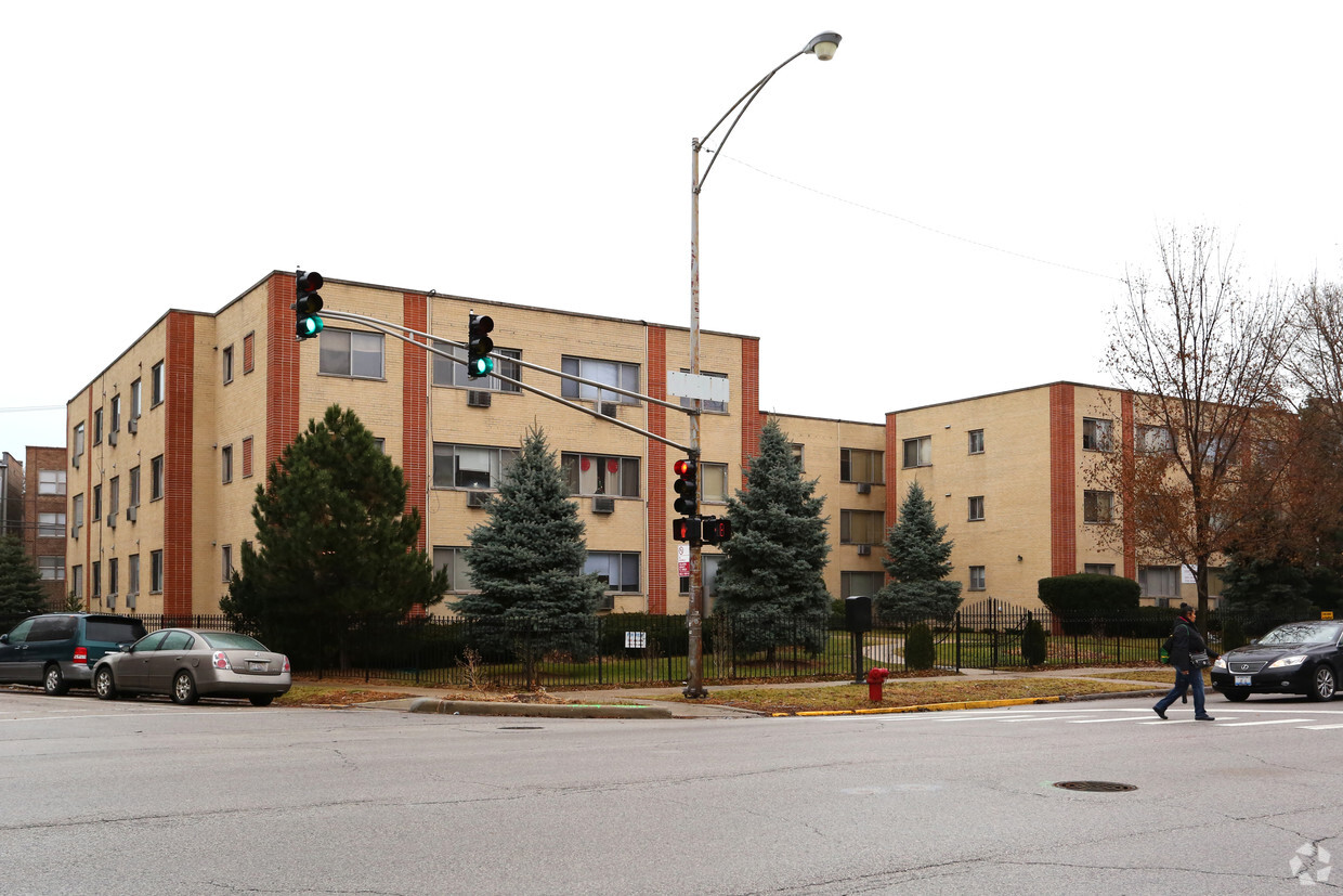 North Shore Manor Apartments - Chicago, IL | Apartments.com