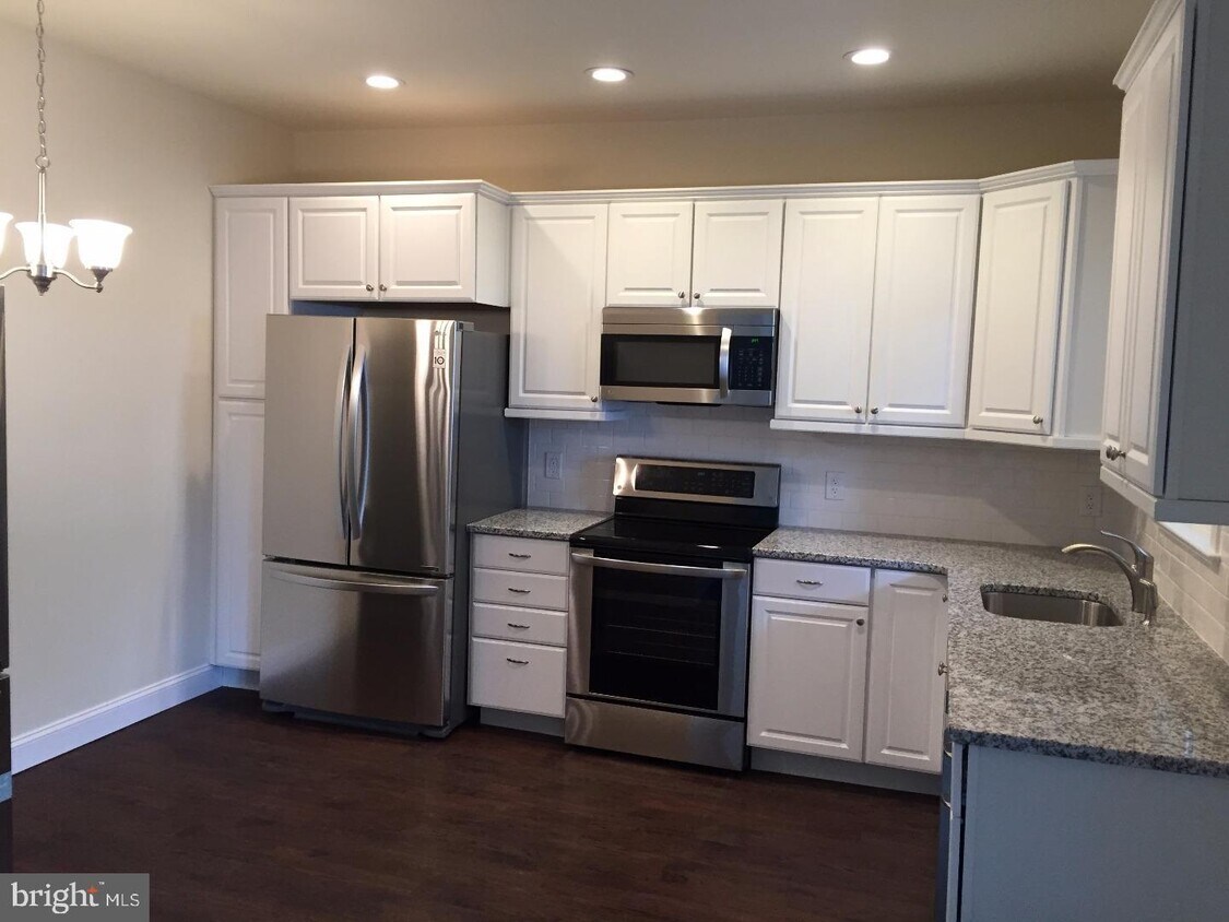 239 N Main St Unit 1, Sellersville, PA 18960 Room for Rent in