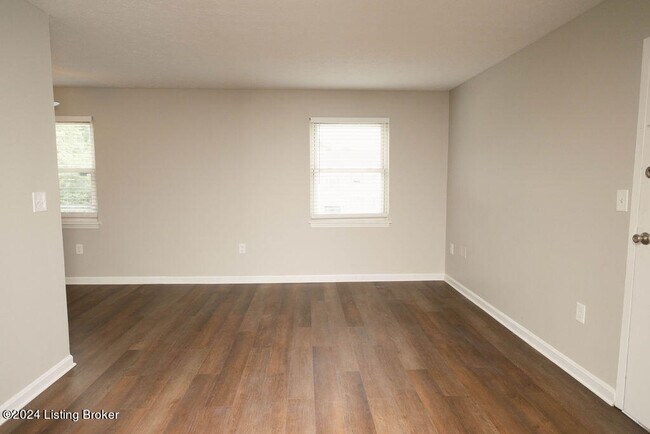 Foto del edificio - 4303 Landside Dr