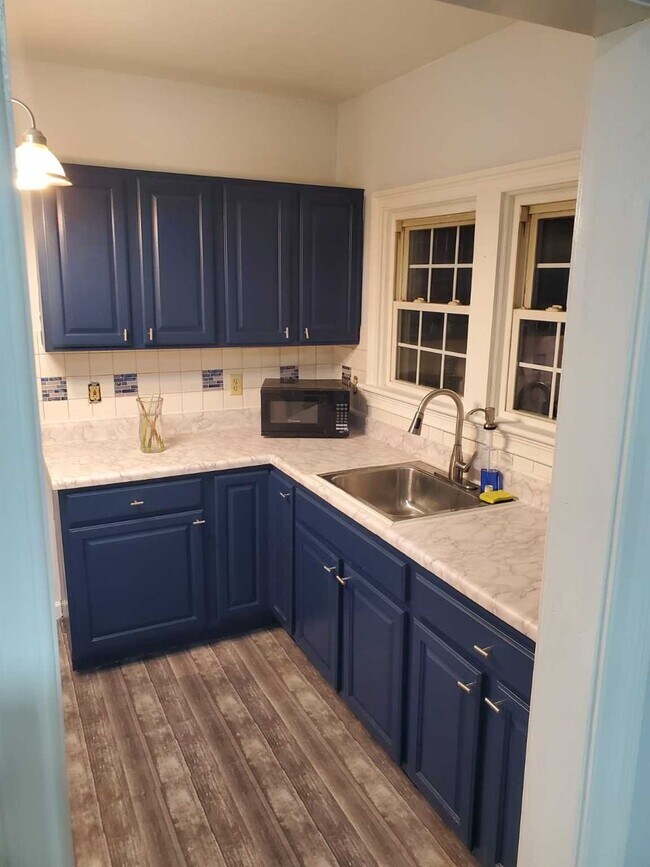 Building Photo - 11 Lawrence Rd