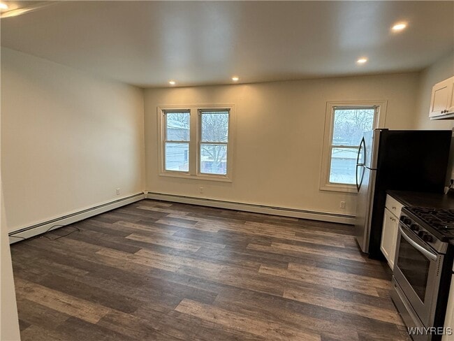 Building Photo - 193 Vermont St