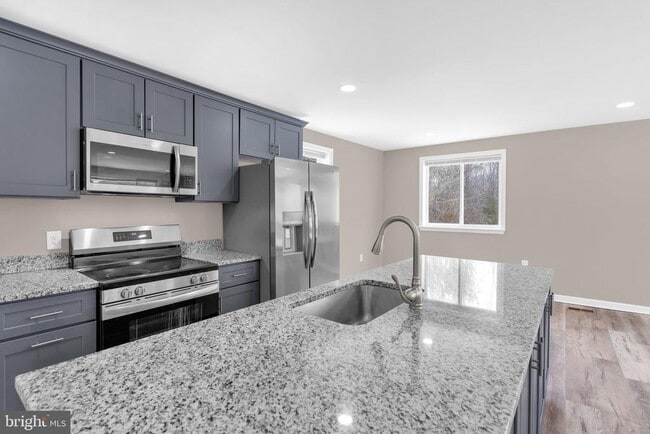 Building Photo - 383 Sollers Wharf Rd