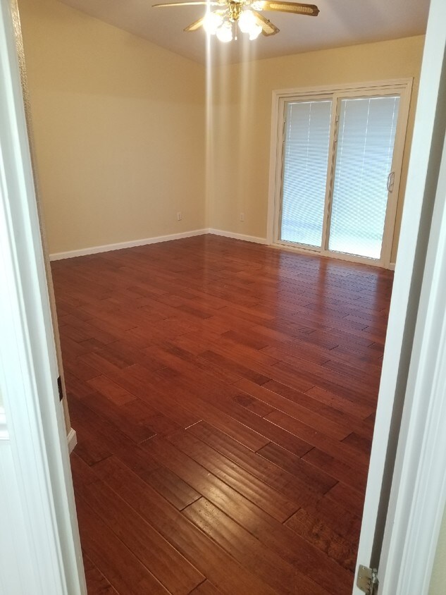 Primary Photo - 1376 Ivy Way
