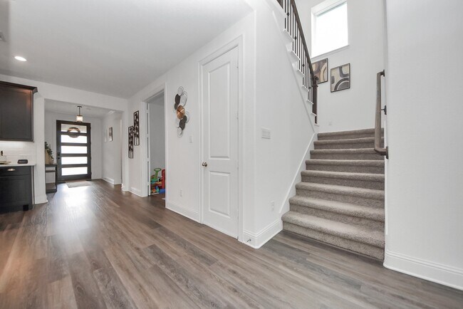 Foto del edificio - 10018 Knollwood Ln