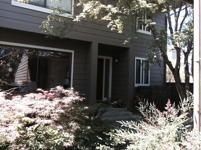 Building Photo - 133 Cypress Point Way