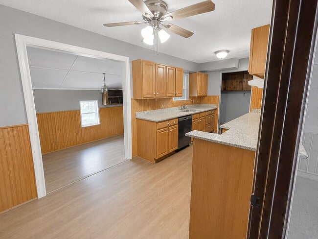 Building Photo - 227 Live Oak Ln