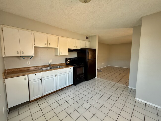 Building Photo - 723 Michigan Ct