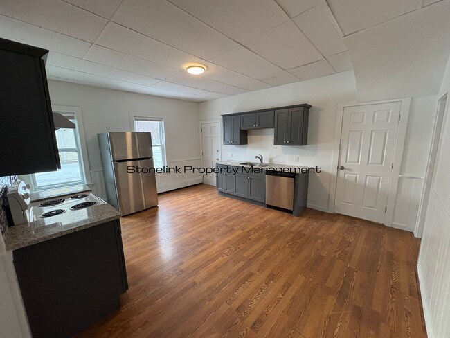 Building Photo - 83 Arnold St