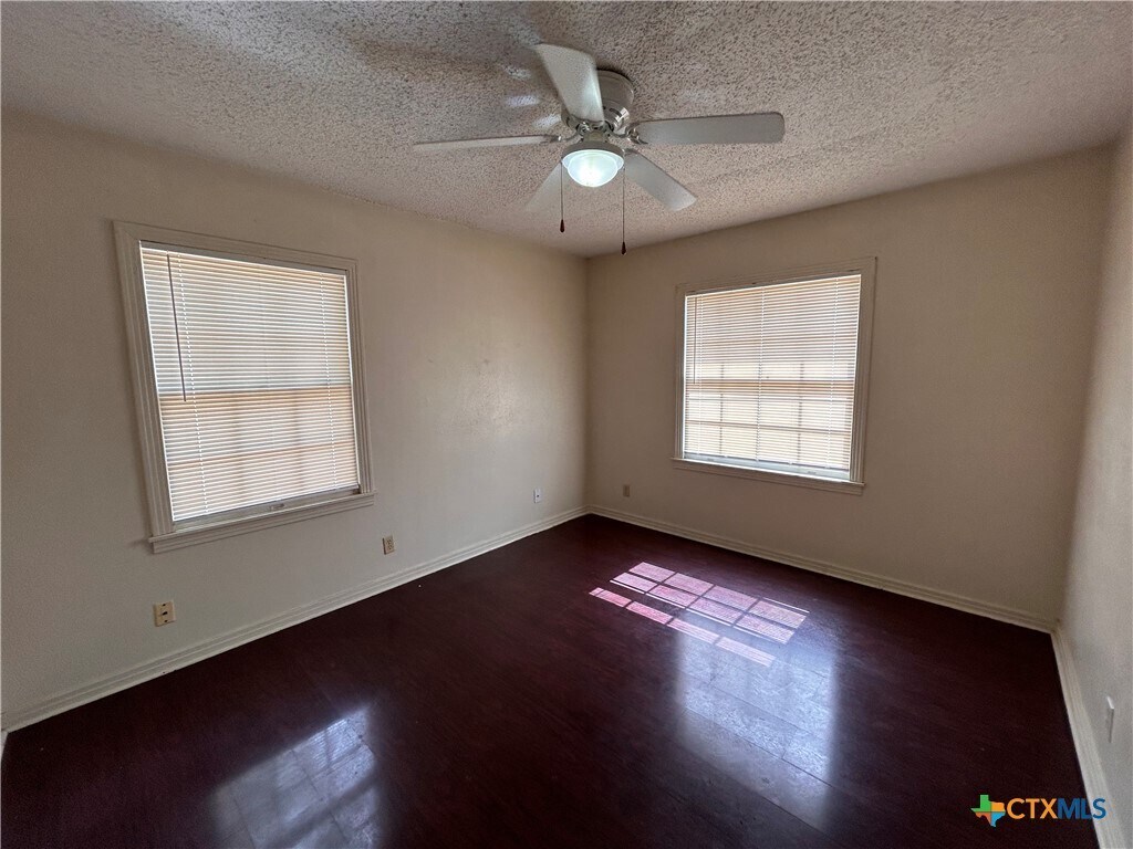 Foto del edificio - 1601 Elkins Ave