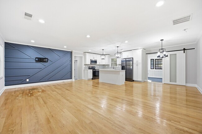 Foto del edificio - 2717 S Clark Dr