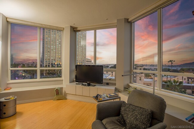 Foto del edificio - 700 W Harbor Dr