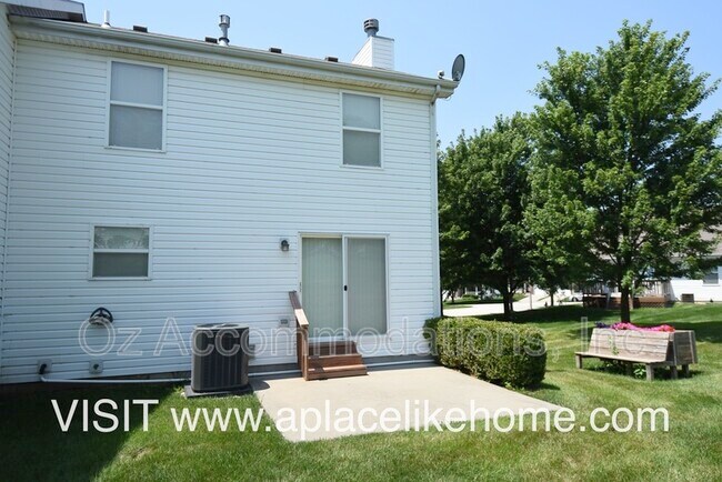 Building Photo - 9849 N Home Ave