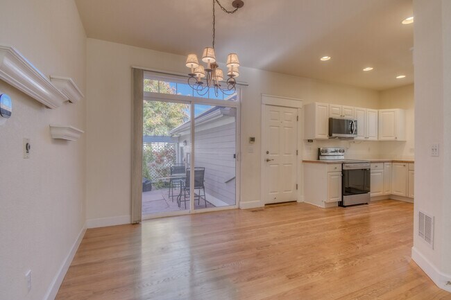 Building Photo - 3002 Shoshone Trl