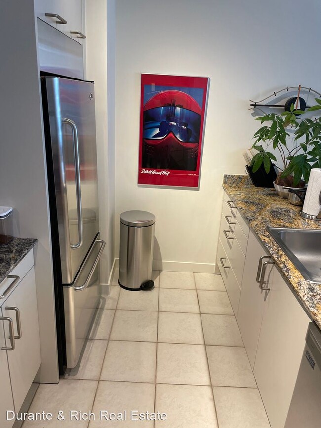 Building Photo - Studio, 1 bath House - 510 W Erie Street U...