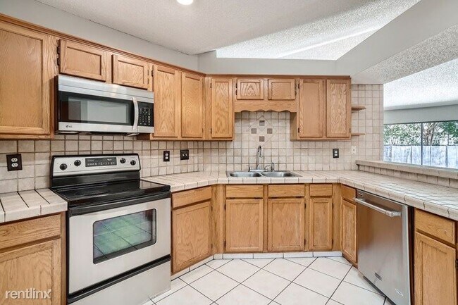 Building Photo - 4 br, 2 bath House - 720 Tomlinson Terrace...