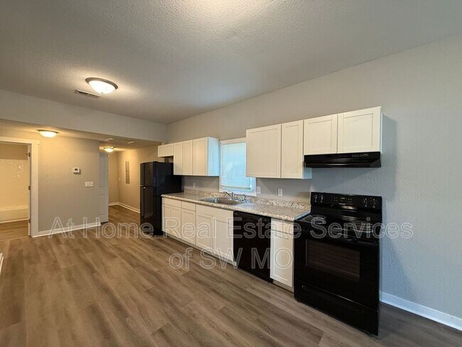Building Photo - 2248 N Robberson Ave