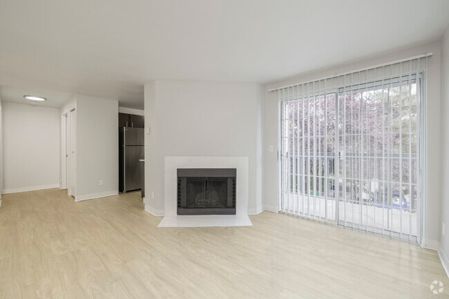 1BR, 1BA - 826SF - Living Room - Wellington Apartments