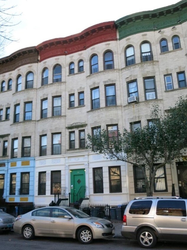 Primary Photo - 586 Lincoln Pl
