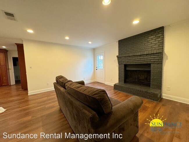 Foto del edificio - 3 br, 2 bath House - 114 Deville Drive