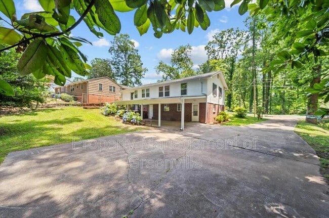 Foto del edificio - 304 Robin Hood Rd