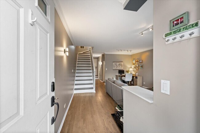 Foto del edificio - 1214 W School St