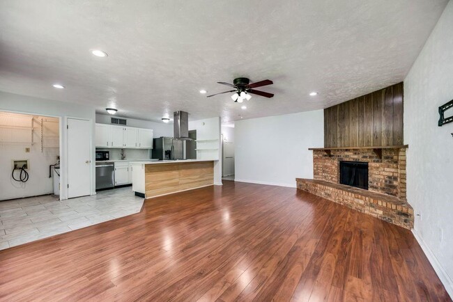 Building Photo - 5105 Aztec Dr