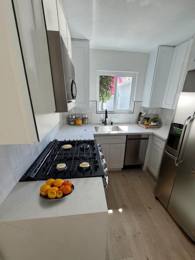 Building Photo - 605 N Claudina St