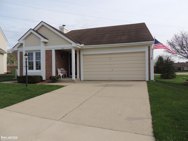 Building Photo - 1600 Stonecrest Dr