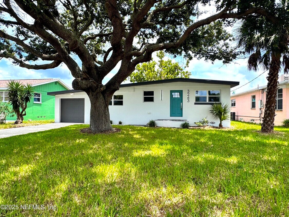 Foto principal - 3263 S Peninsula Dr