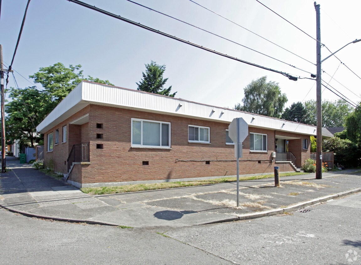 Primary Photo - 6400-6402 20th Ave